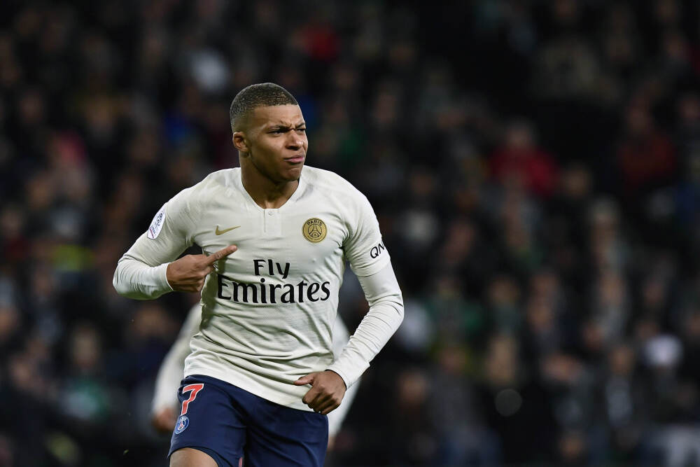 姐姐私藏的冰川蓝美甲，做完手白到发光